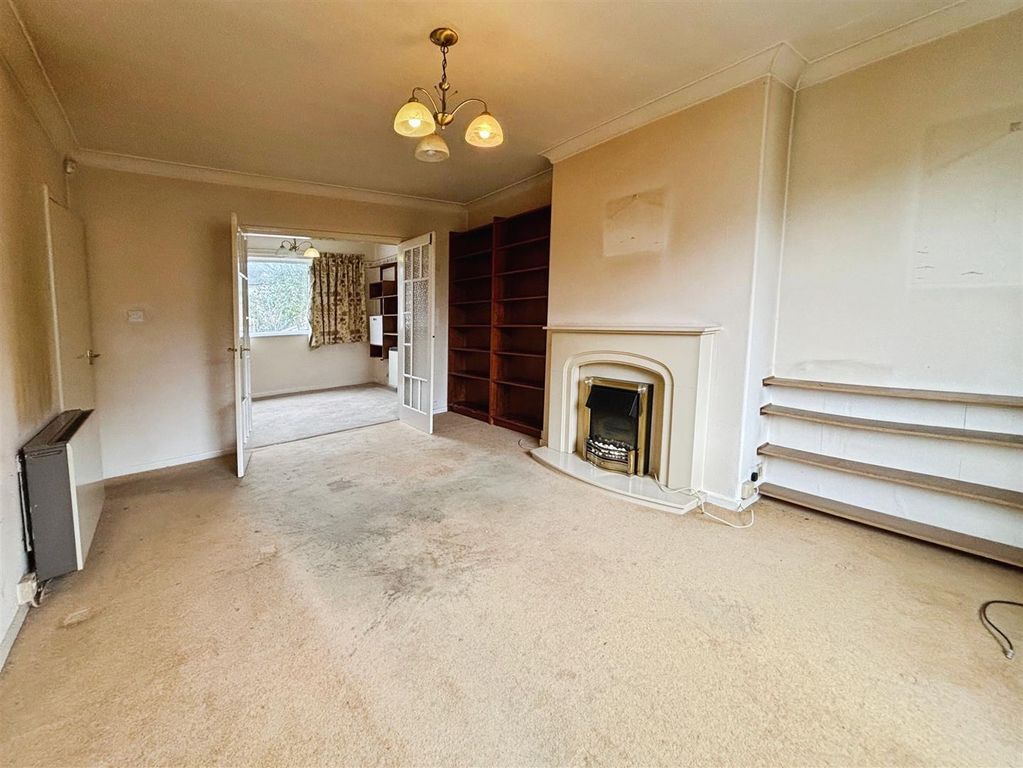 Property photo 3 of 19 Lounge