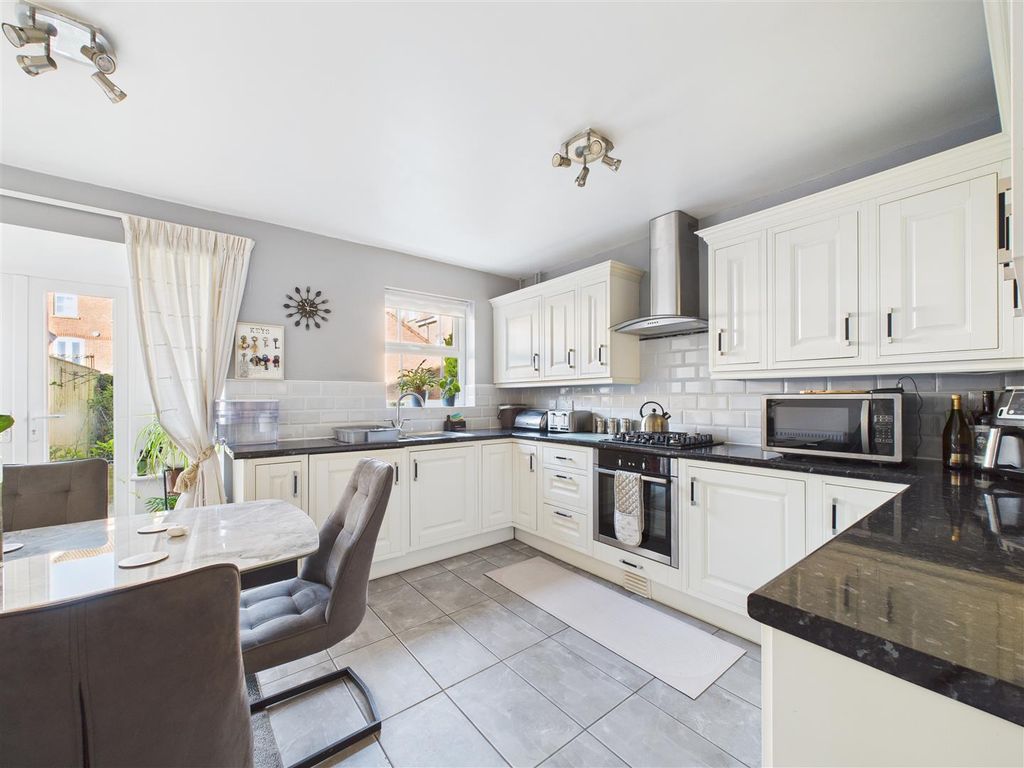 Property photo 2 of 15 Cam03303G0-Pr0242-Still013.Jpg