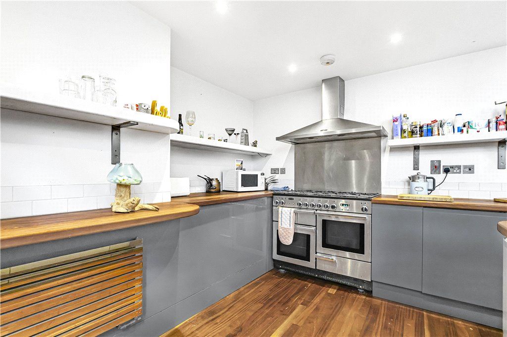 Property photo 3 of 20 Kitchen