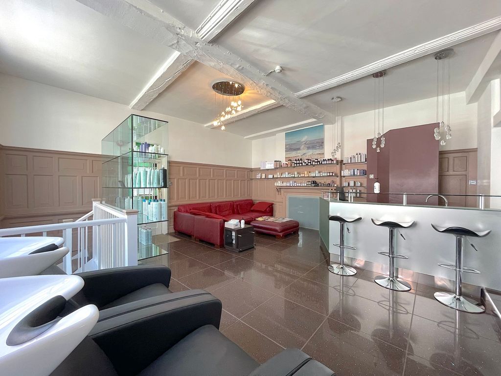 Property photo 3 of 21 Main Salon (3)