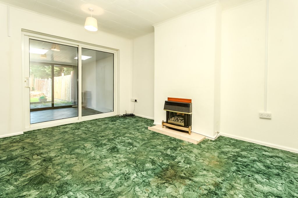 Property photo 3 of 11 Lounge