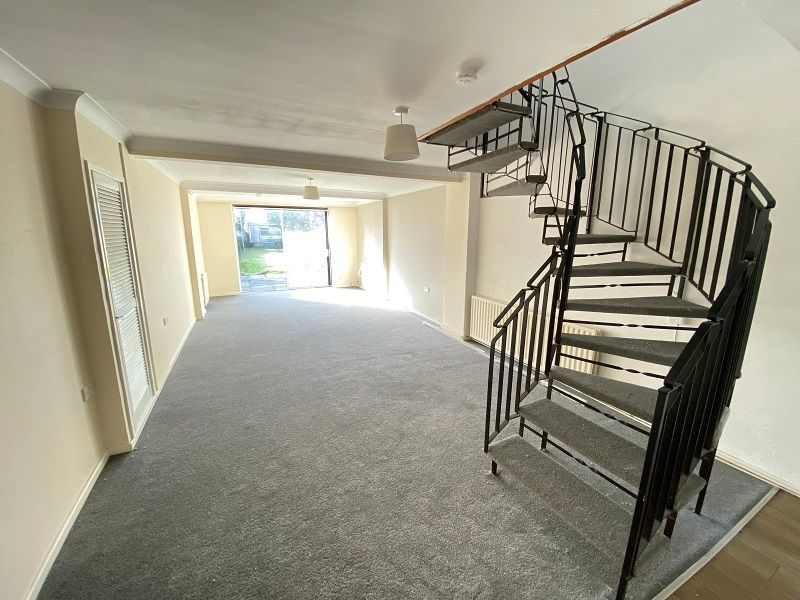 Property photo 2 of 7 Lounge