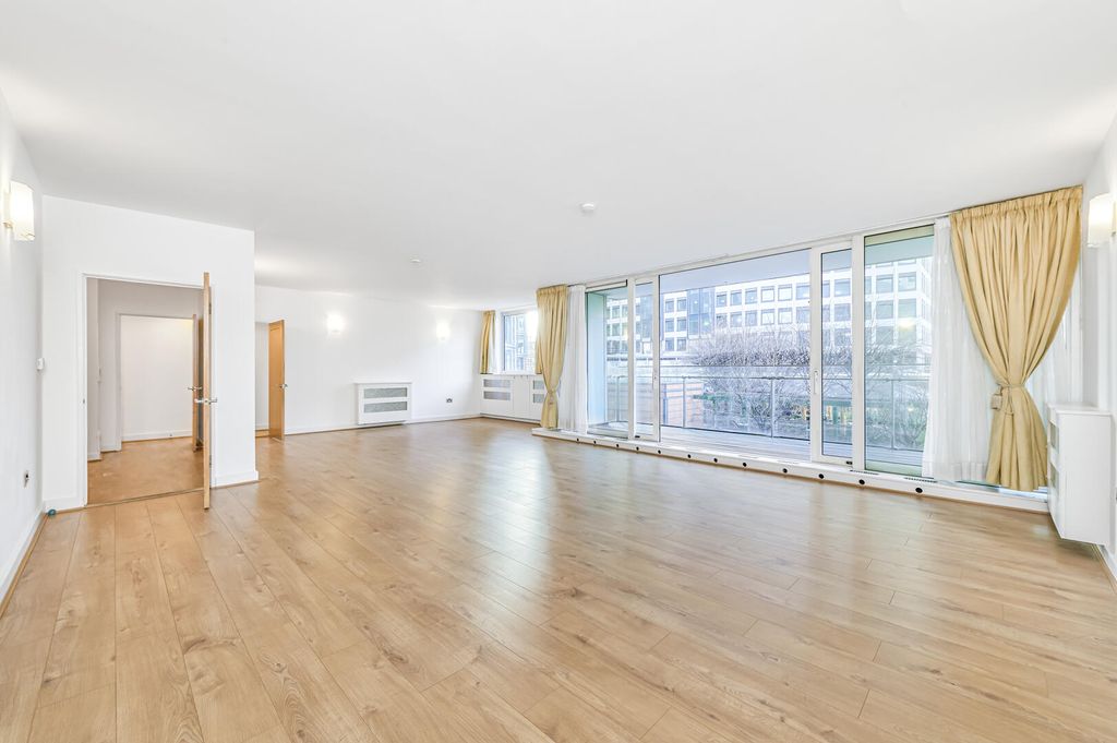 Property photo 2 of 17 Living Room