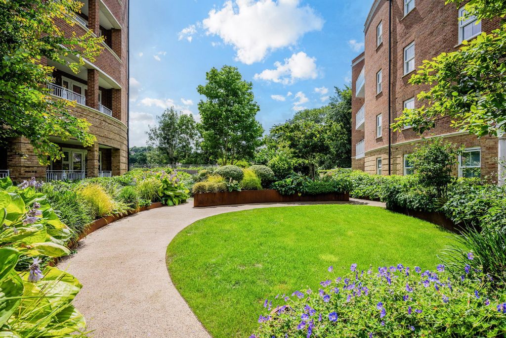 Additional image 3 of 2 bed flat for saleAtkinson House, 3 Eden Place, Oxted RH8