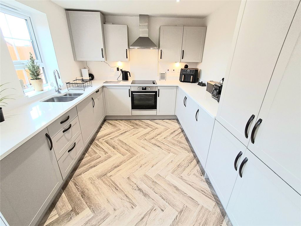 Property photo 3 of 27 Kitchen