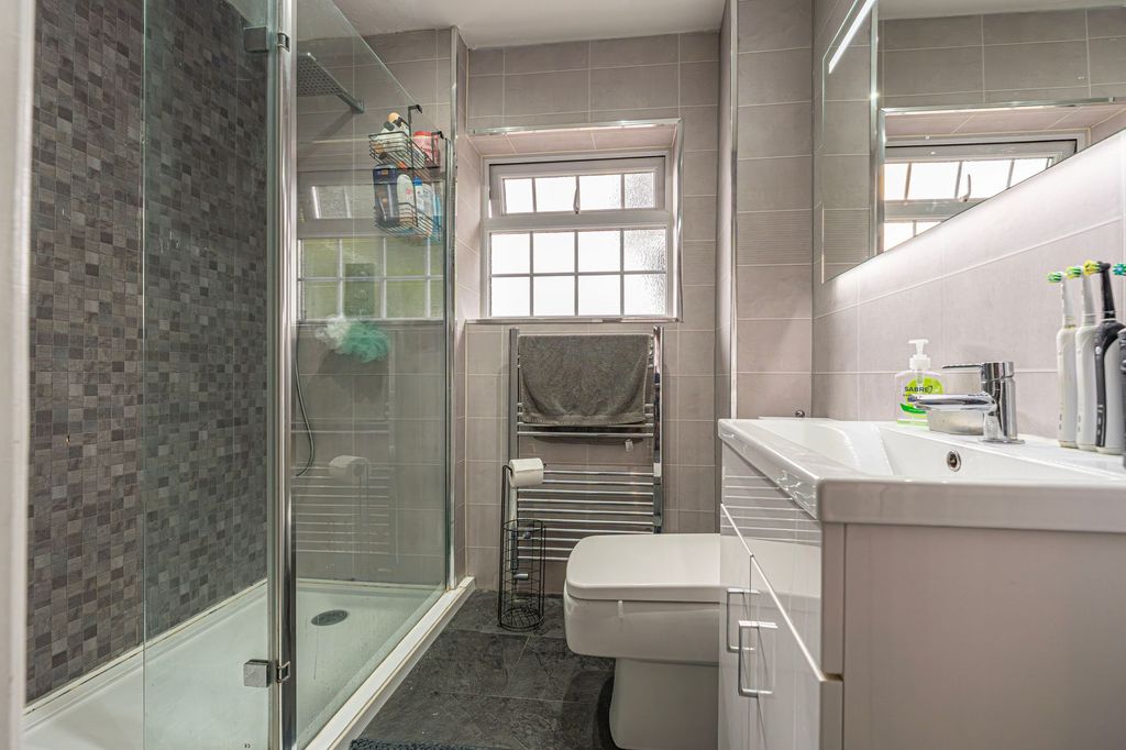 Property photo 1 of 36
