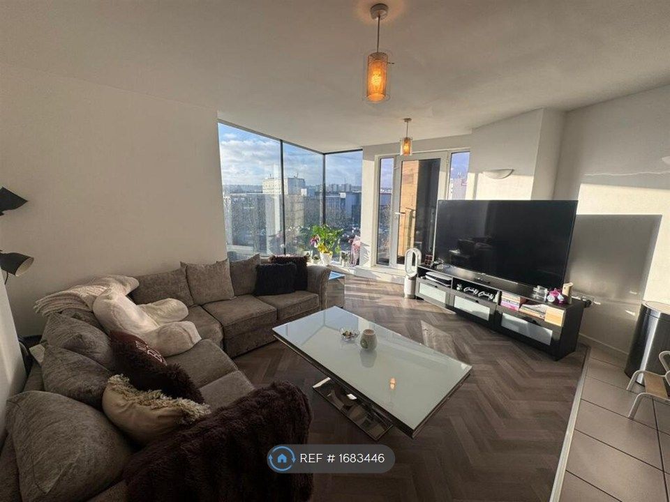 Property photo 1 of 17 Living Room