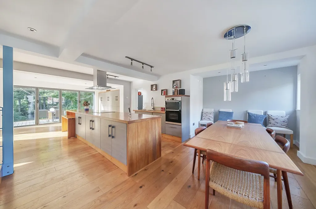House in Southampton, Bassett - More