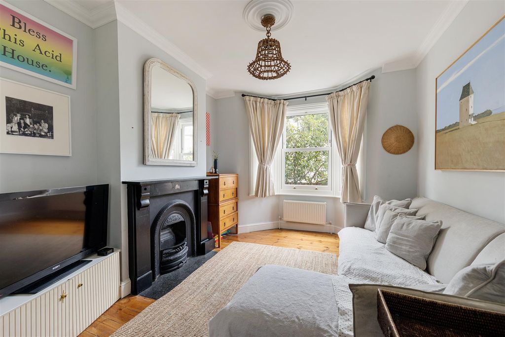 Property photo 2 of 38 St. Johns Road, E17