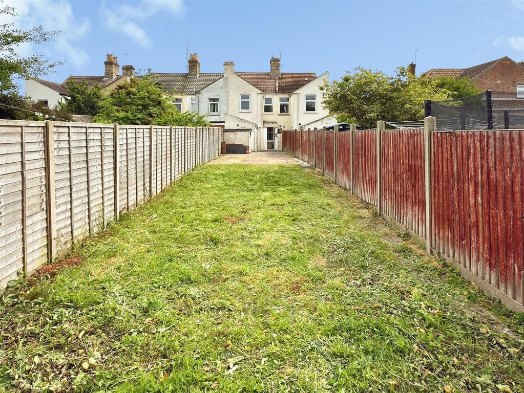 Property photo 2 of 14 Field Lane  (2).Jpg