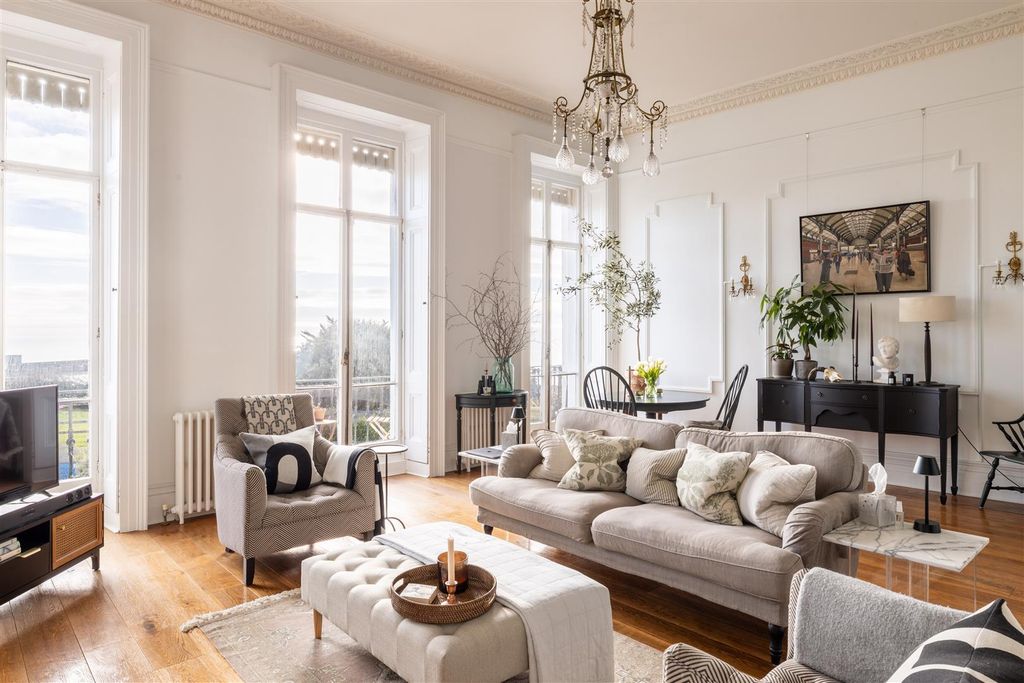 Property photo 3 of 31