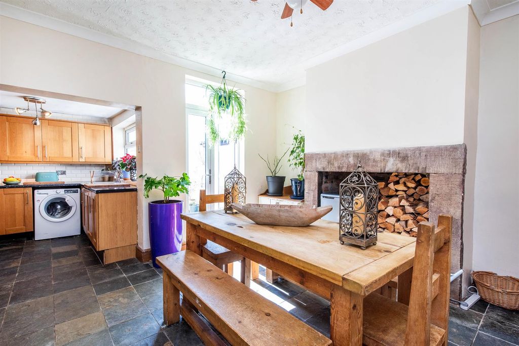 Property photo 3 of 22 Dining Room