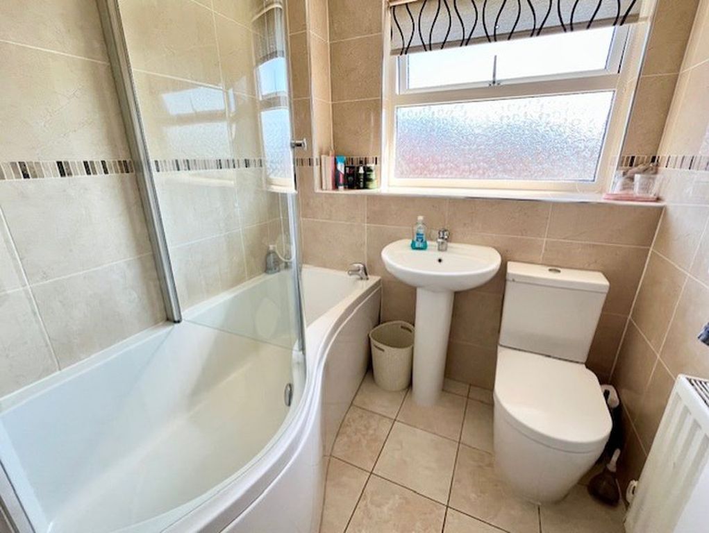 Property photo 3 of 14 Bathroom