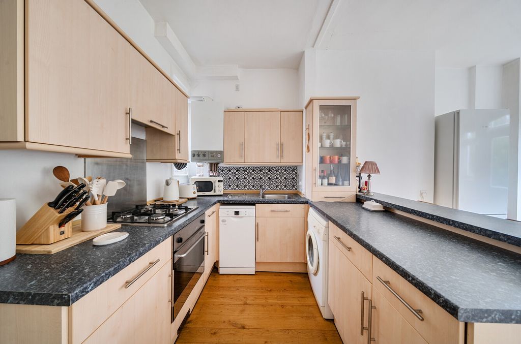 Property photo 3 of 23 1370709-9-68F2006...