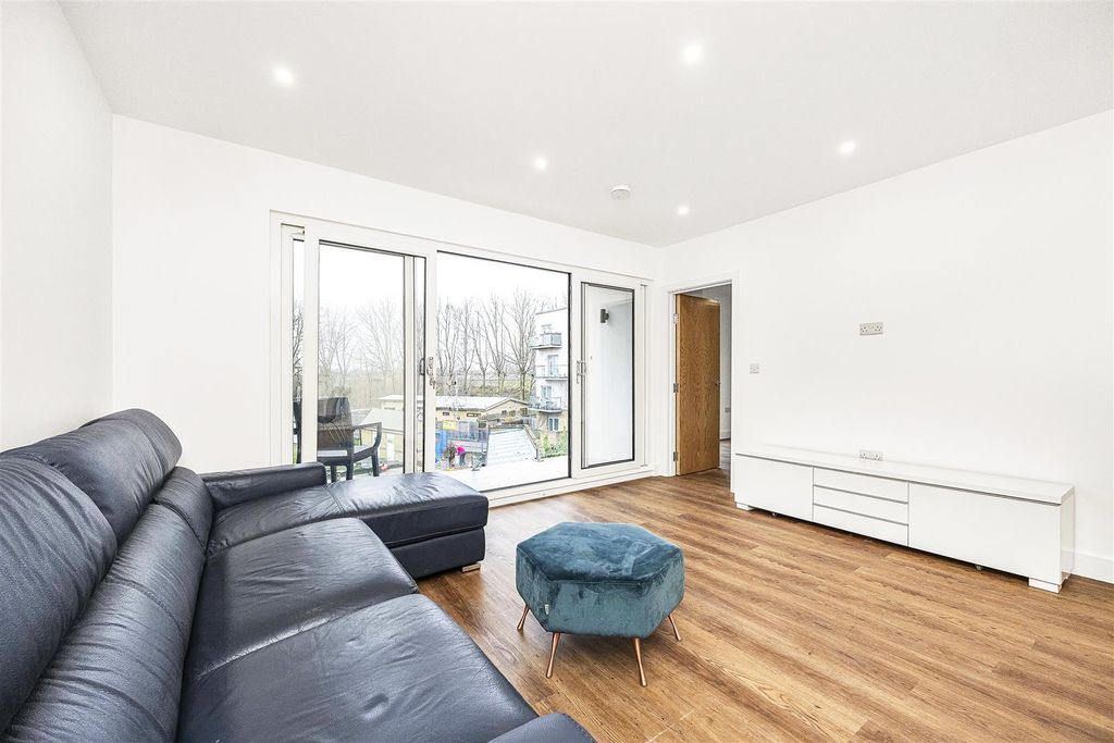 Property photo 3 of 13 12