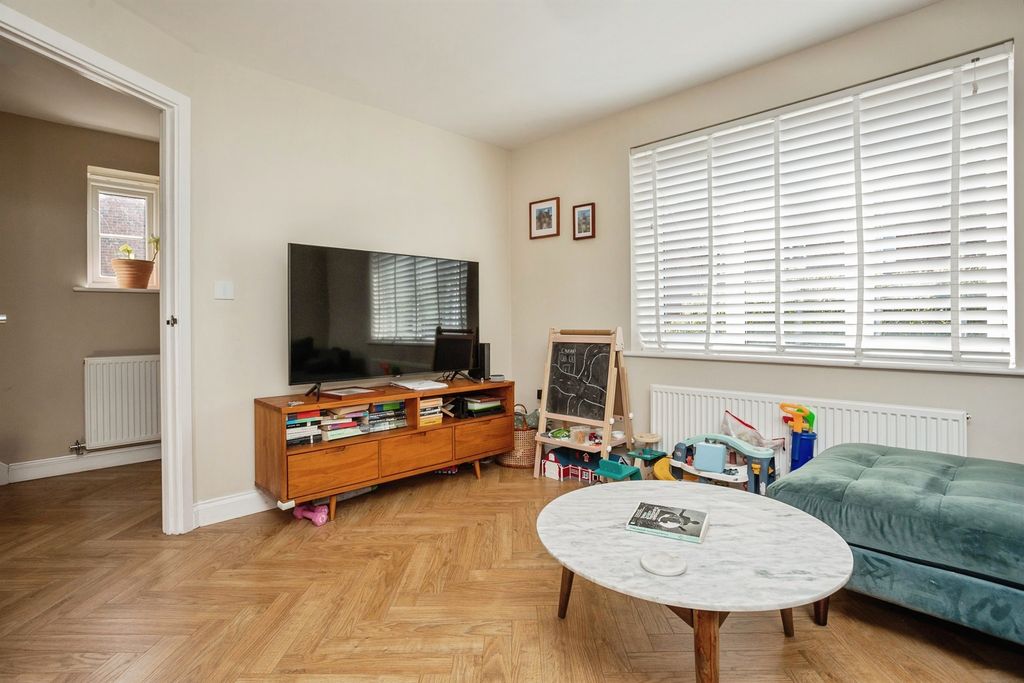 Property photo 2 of 20
