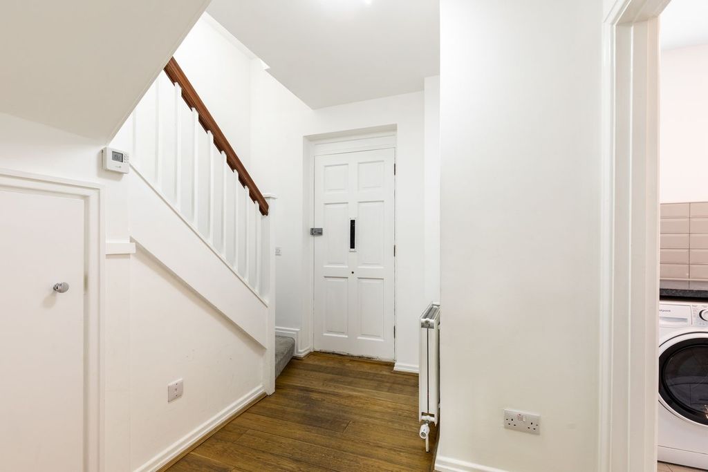 Property photo 2 of 33