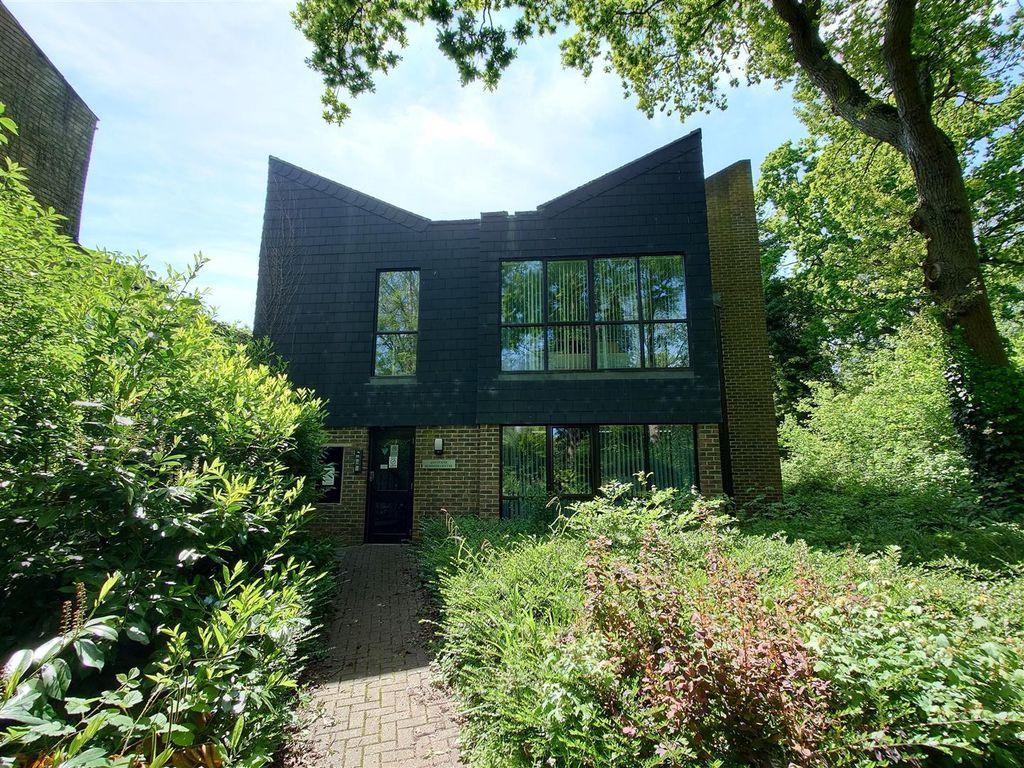 Property photo 1 of 3