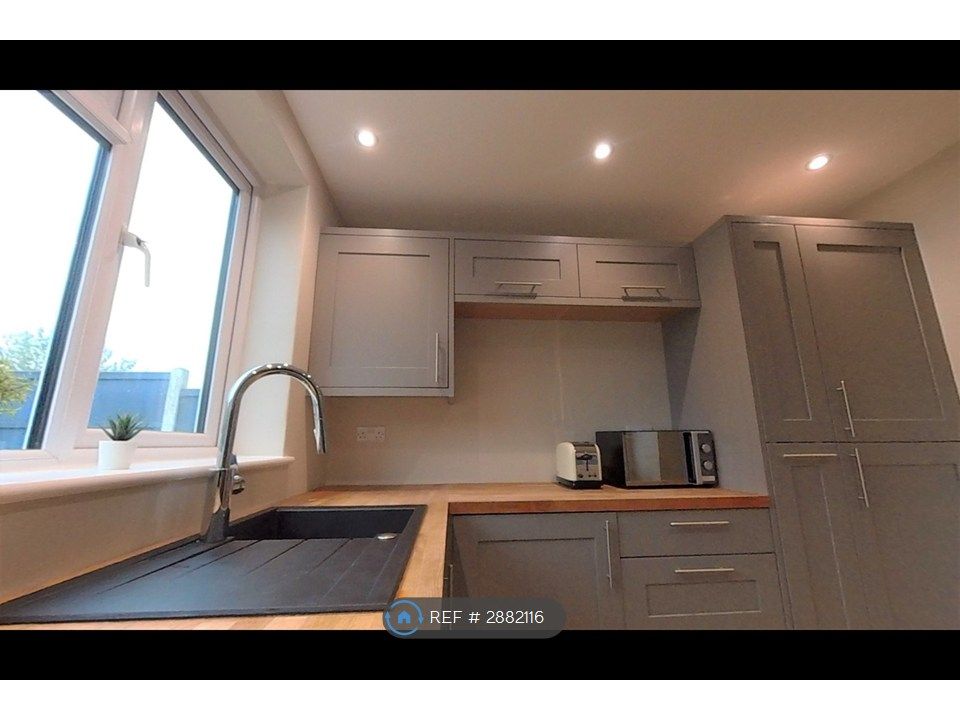 Property photo 3 of 26 Kitchen