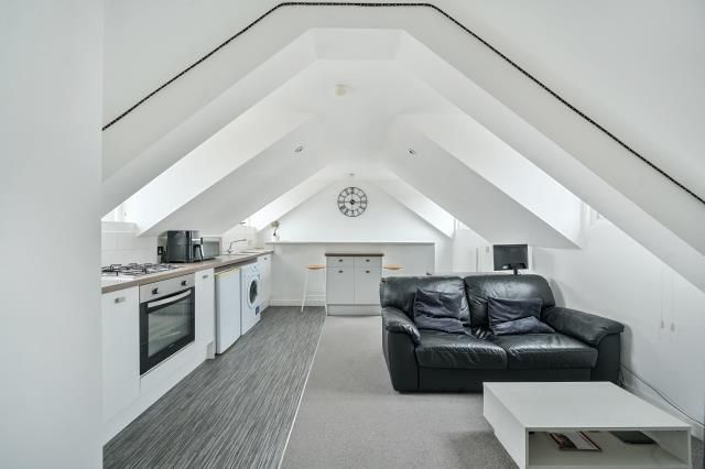 Property photo 1 of 10 Kitchen