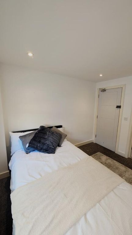 Property photo 3 of 10 Bedroom