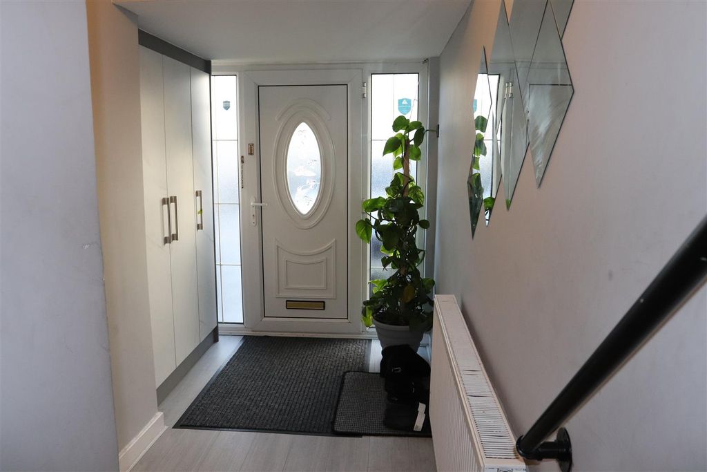 Property photo 3 of 25 Hallway