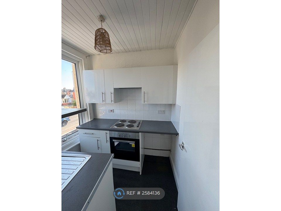 Property photo 3 of 15 Kitchen