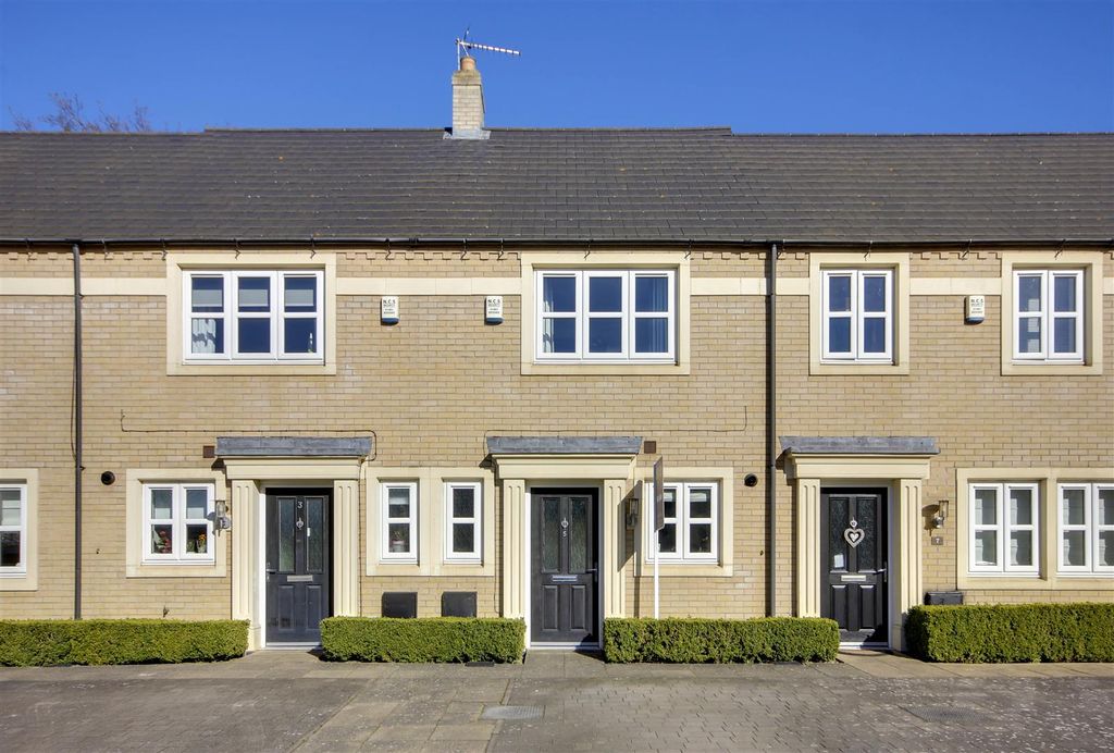 Property photo 1 of 13 5 St G Court.Jpg