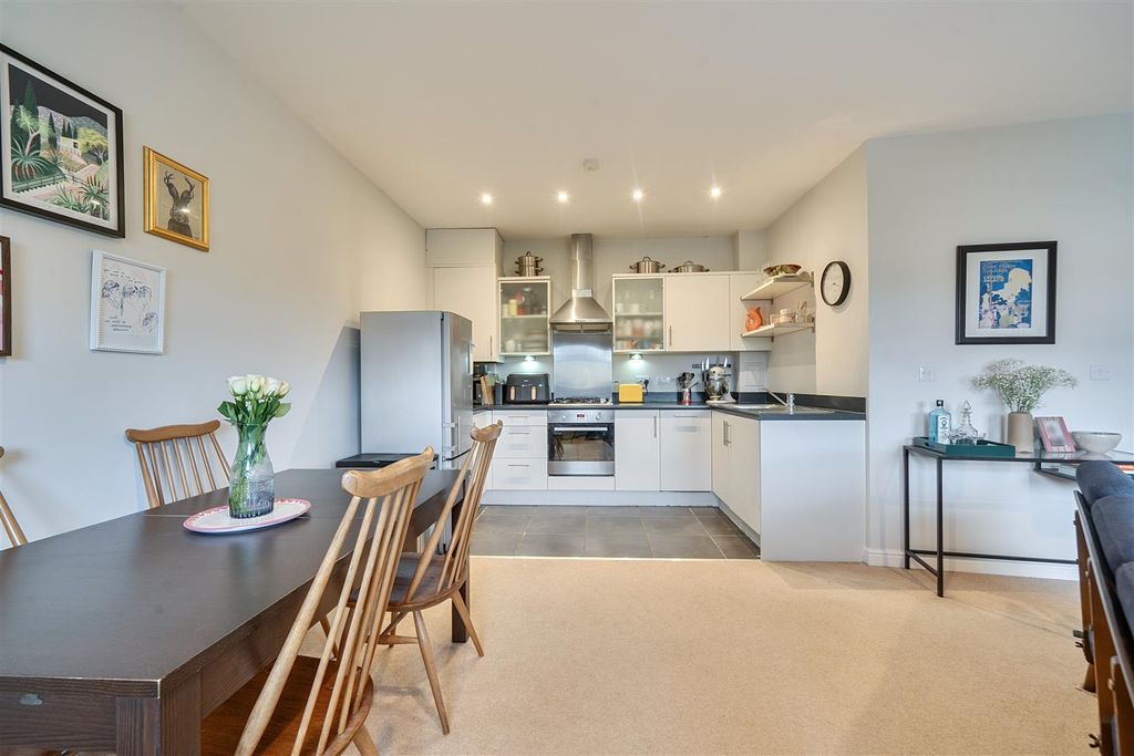 Property photo 2 of 9 Fountain Court - Kitchen Diner.Jpg