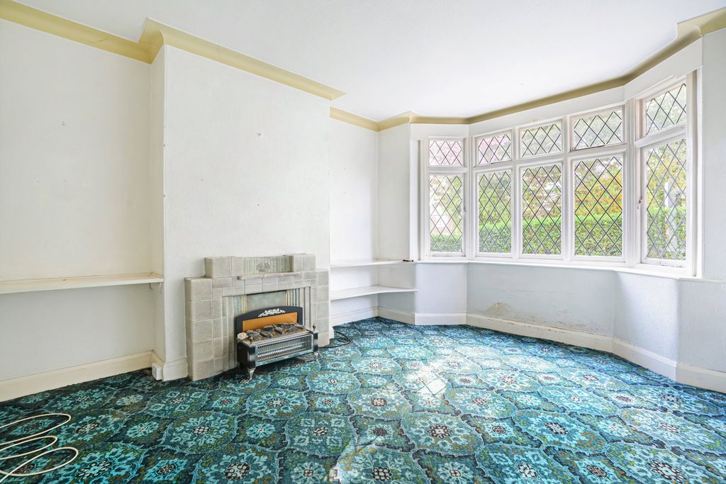 Property photo 2 of 25