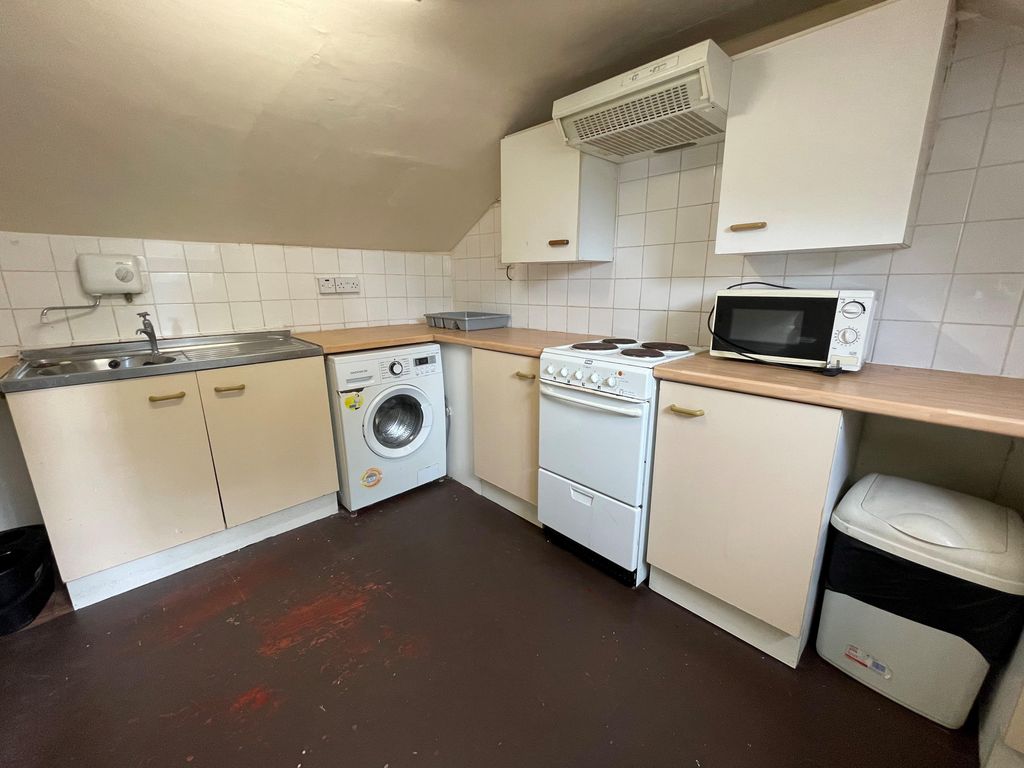 Property photo 3 of 5 Kitchen
