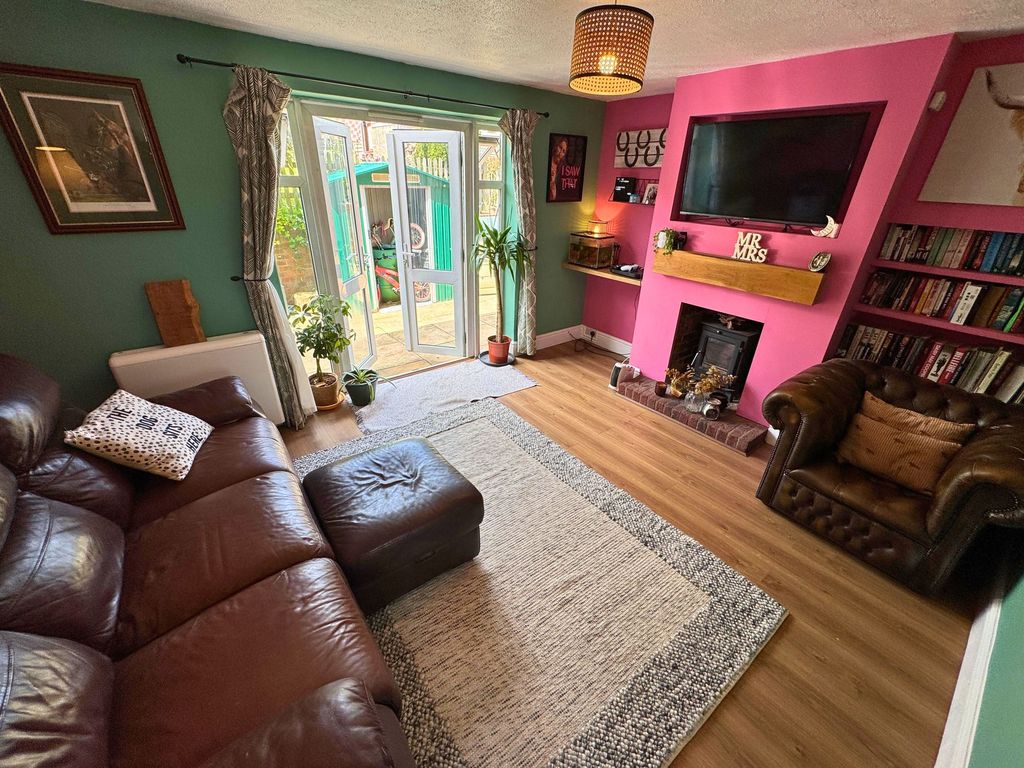 Property photo 3 of 20 Living Room