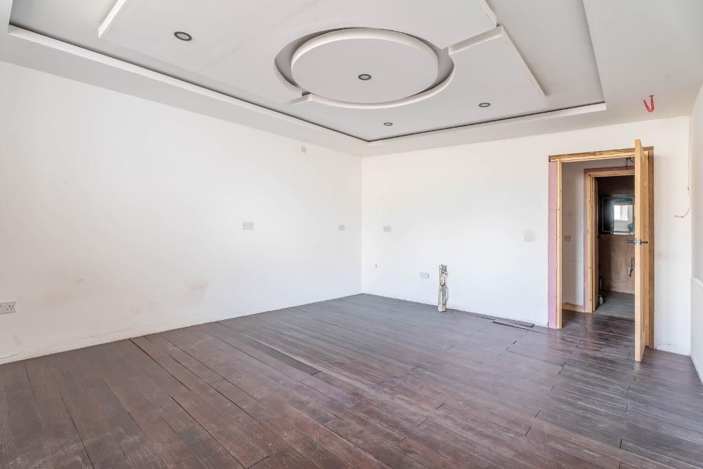 Property photo 3 of 37