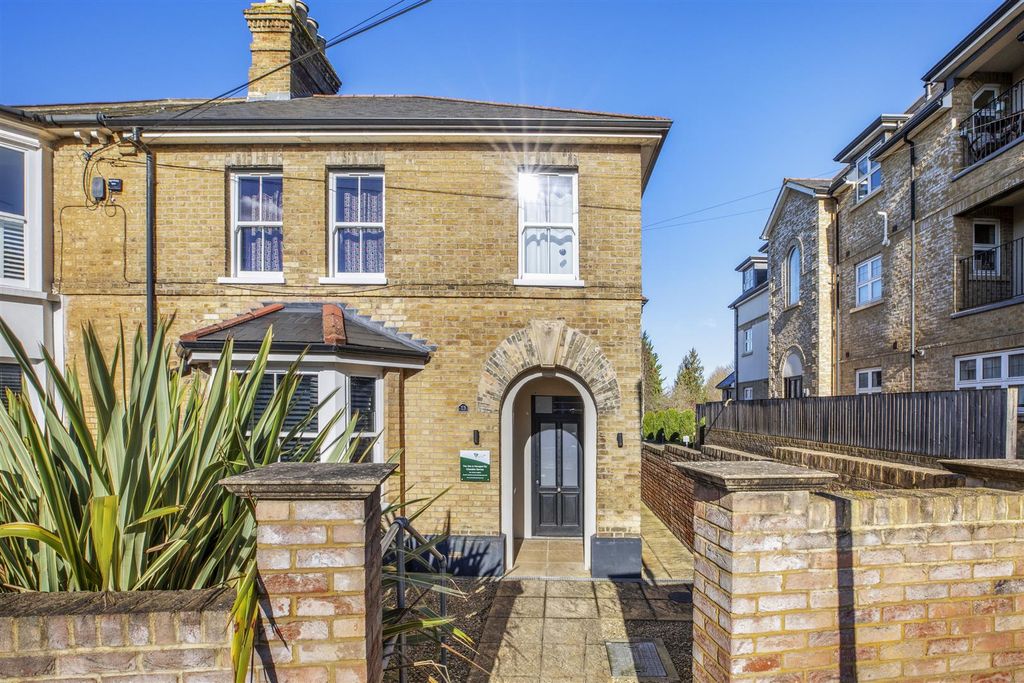 Property photo 1 of 11 Flat 5, 13 Priory Rd, Hp13 6Sl-10.Jpg