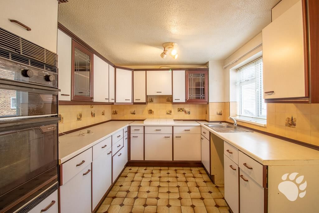 Property photo 2 of 20 Kitchen