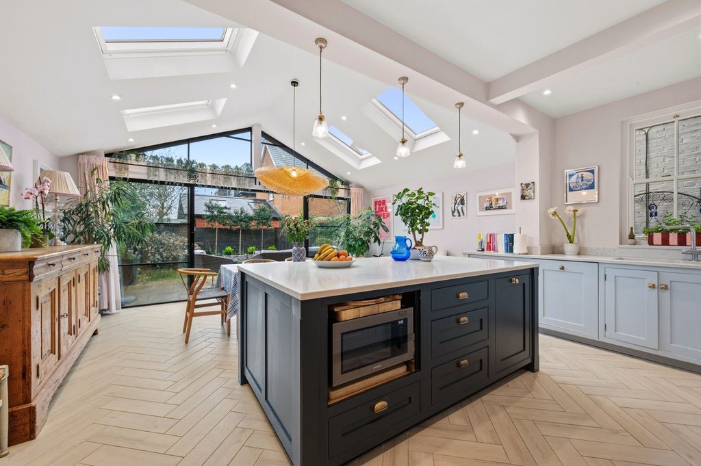 Property photo 1 of 25