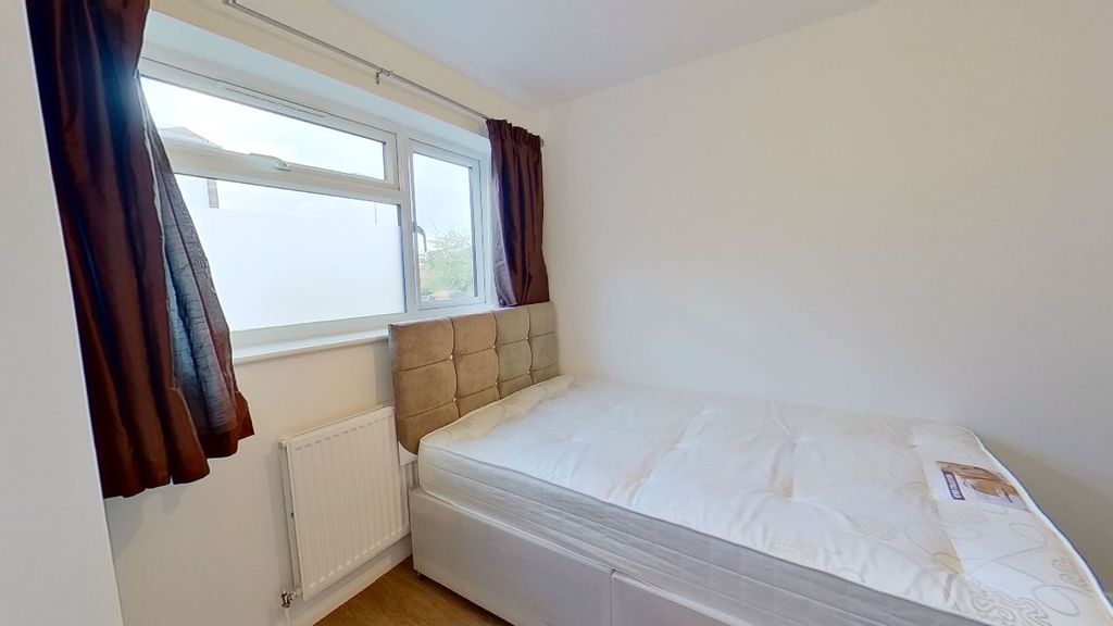 Property photo 2 of 46