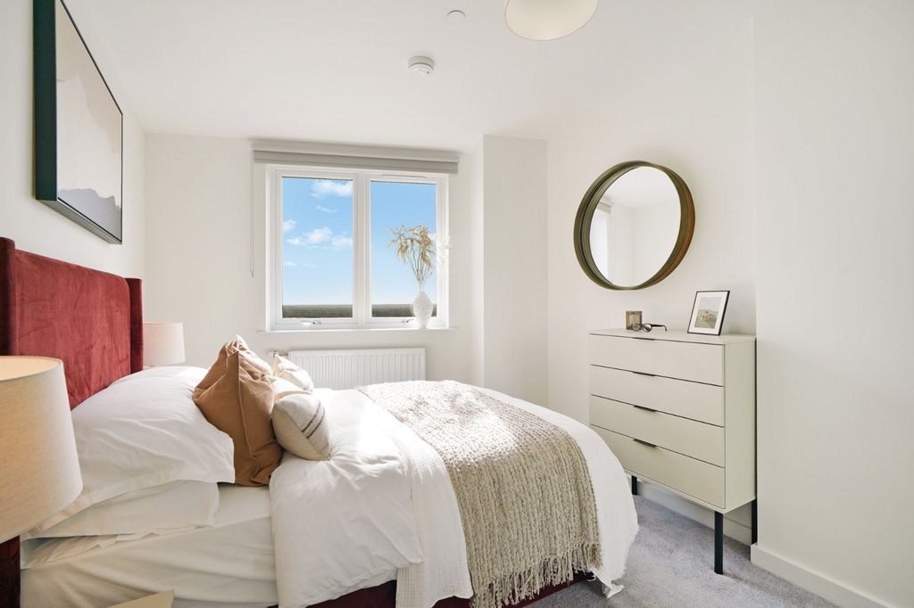 Additional image 4 of 2 bed flat to rentElmsleigh Road, Staines-Upon-Thames TW18