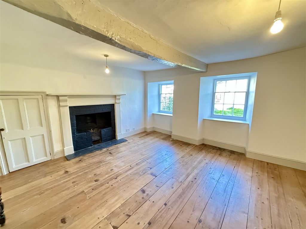 Property photo 3 of 27 Living Room