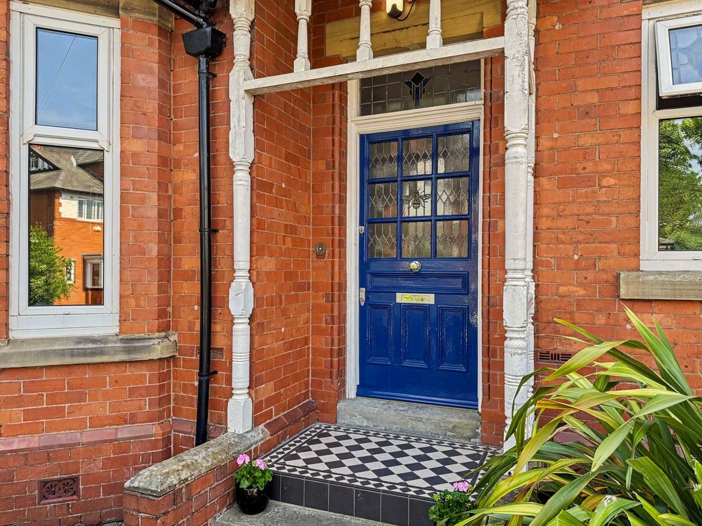 Property photo 3 of 54