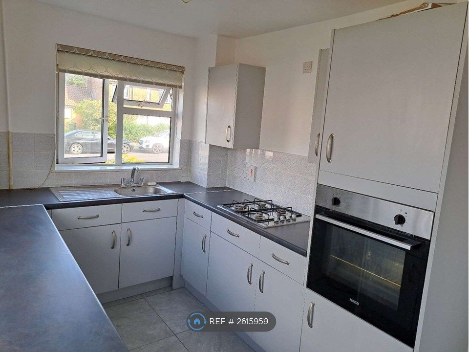 Property photo 3 of 9 Kitchen