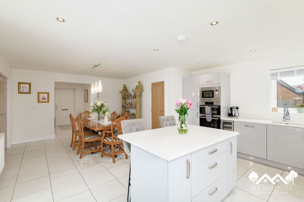 Property photo 3 of 54