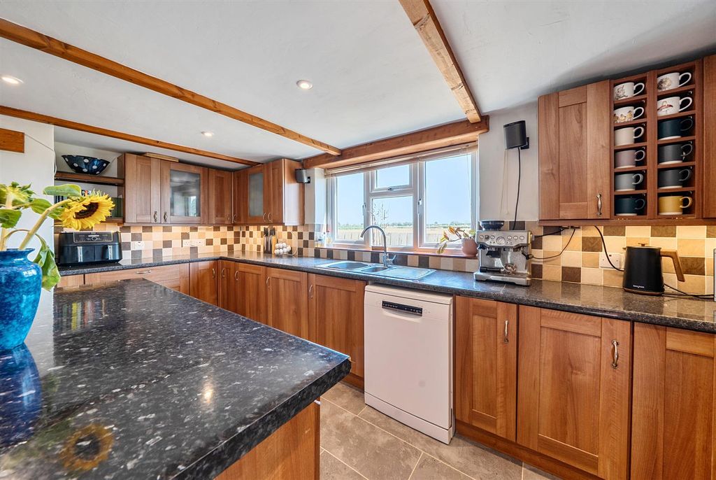 Property photo 3 of 36 1479660-24-6A57bae7B4F26.Jpg