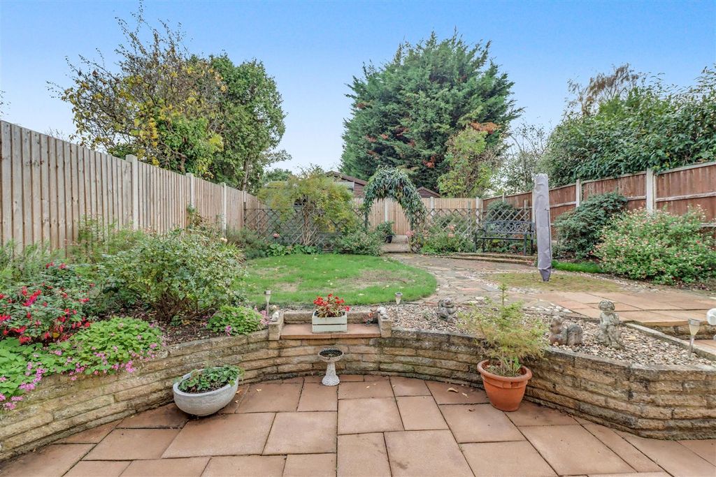 Property photo 2 of 14 34 Elizabeth Drive-11.Jpg