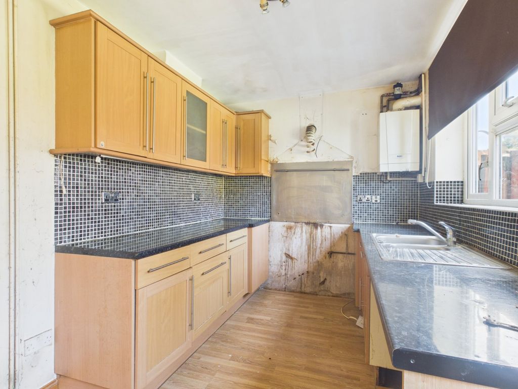 Property photo 3 of 9 Kitchen