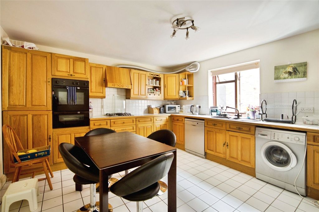 Property photo 2 of 19 Kitchen