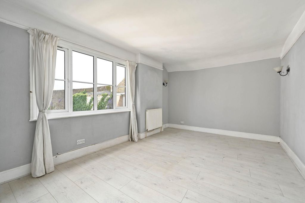 Property photo 2 of 10 Living Room