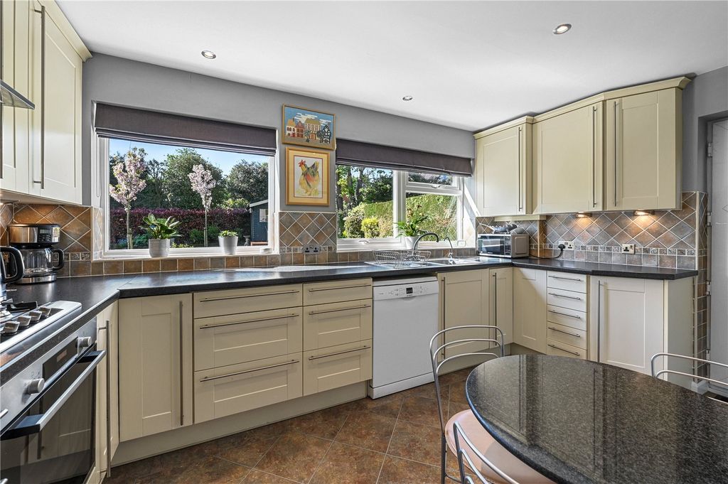 Property photo 2 of 27 Picture No. 46