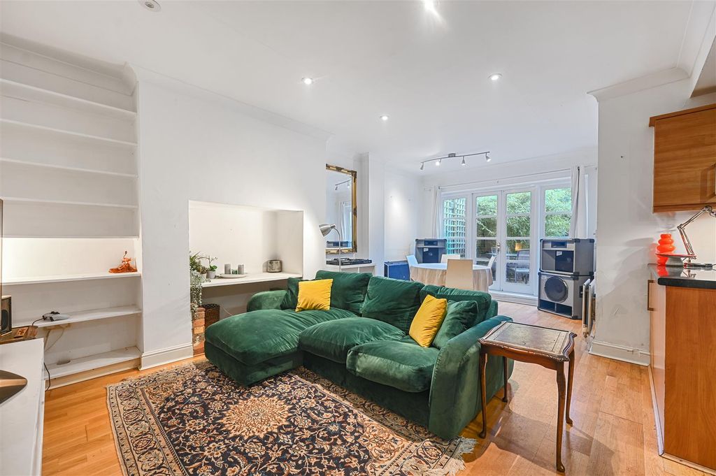 Property photo 3 of 11 Reception