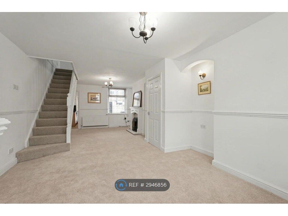 Property photo 1 of 8 Living Room / Diner